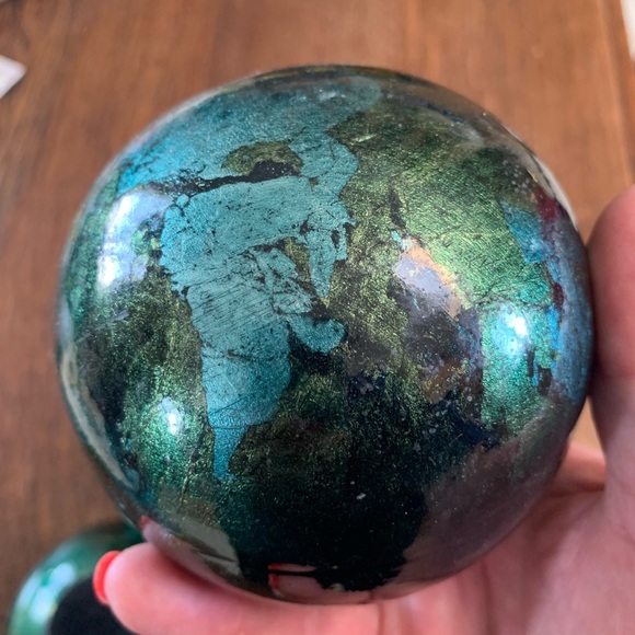 🩵 Shimmering Green and Teal Spheres - Picture 1 of 3